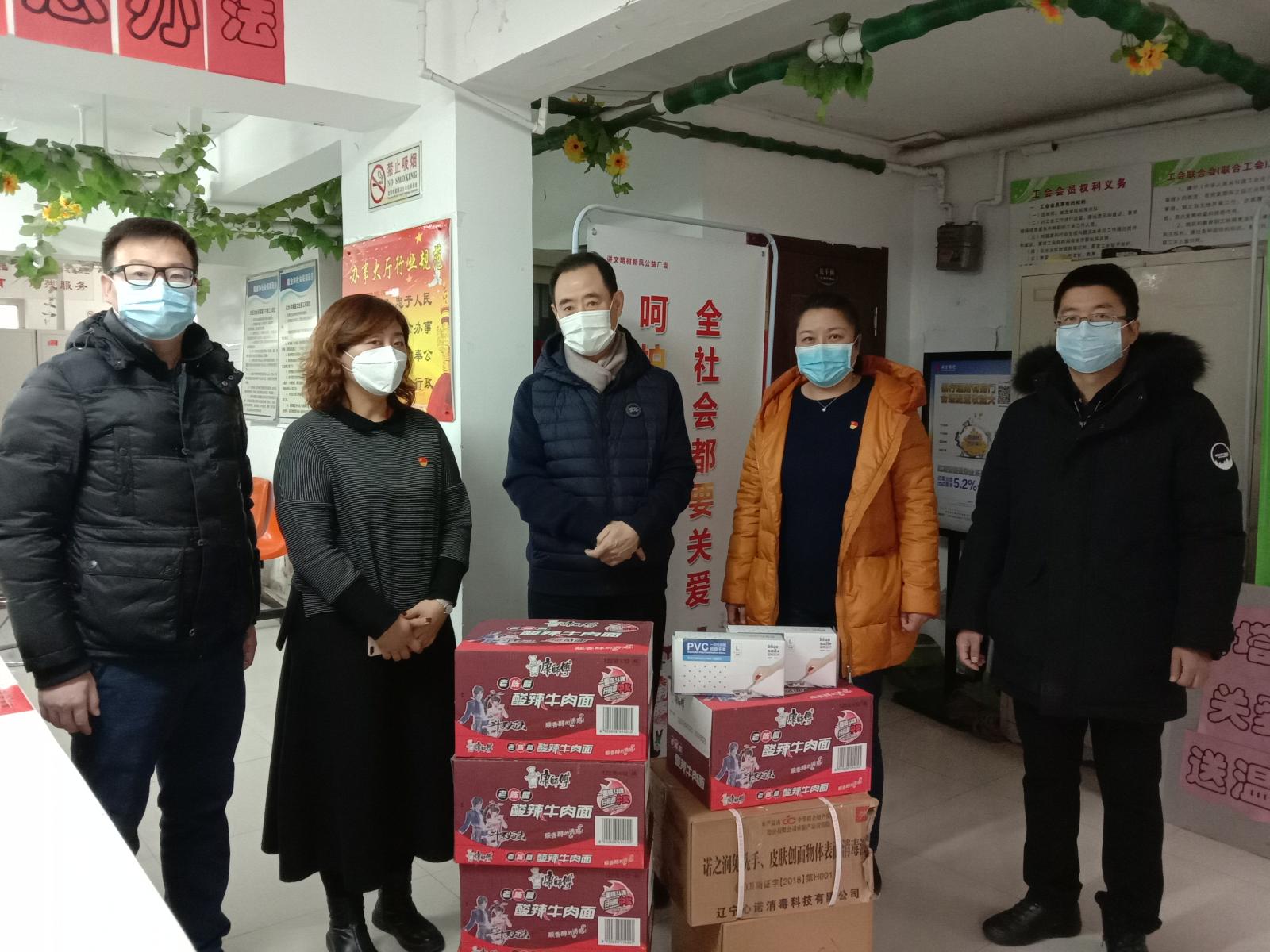 进社区一线防控.jpg
